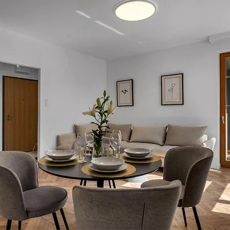 Kasprzaka 29A Business Apartments N1 - Parking, Balcony, Targi Expo - By Rentujemy Apartment *